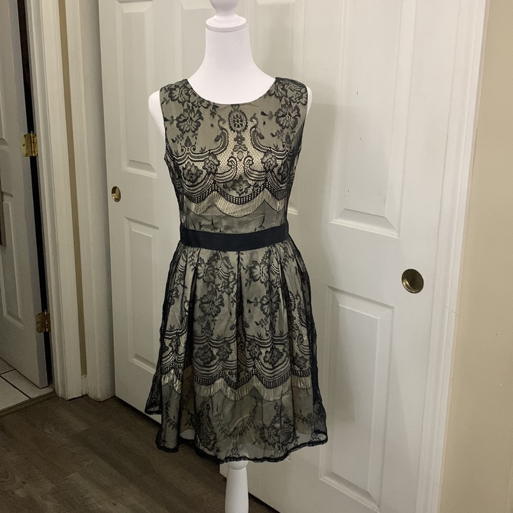 Lace dress by London